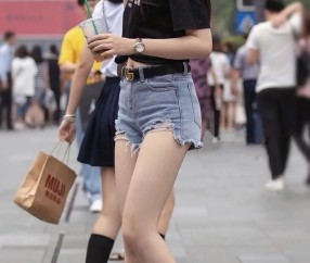 怀孕初期饿着与褐色分泌物，了解可能的联系与应对策略